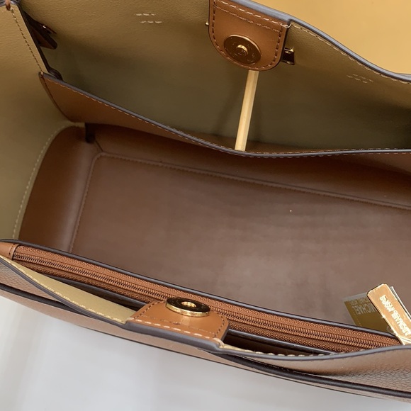 MICHAEL KORS
Reed Large Leather Belted Satchel
Shoulder Handbag Luggage color - Picture 14 of 15